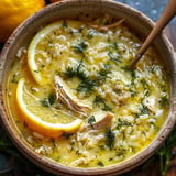 Soupe méditerranéenne crémeuse au poulet et citron