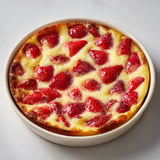 Clafoutis doré aux fraises