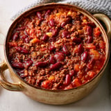 Un savoureux chili con carne express est prêt à être dégusté.