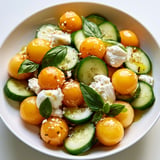 Salade fraîche au melon, concombre et chèvre.